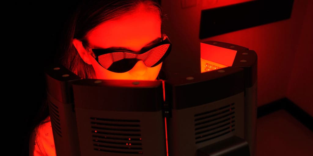 The Pros and Cons of Red Light Therapy