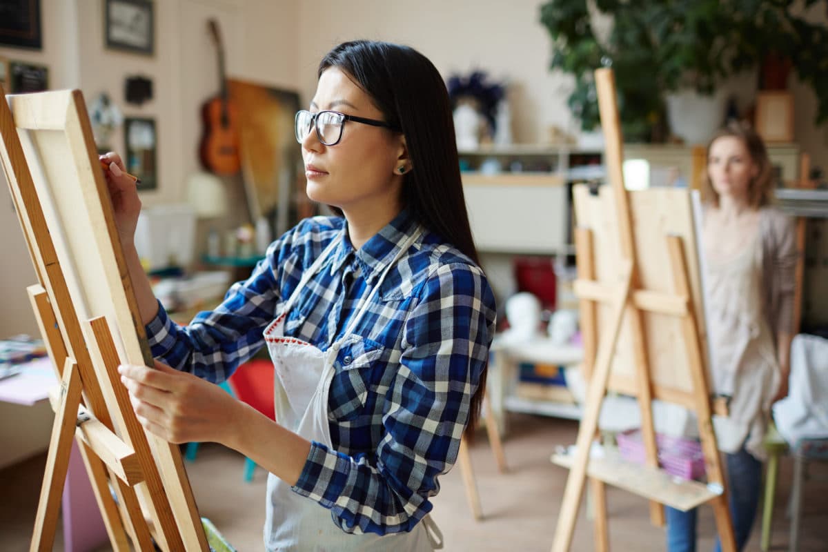 Pain-Friendly Hobbies young woman painting