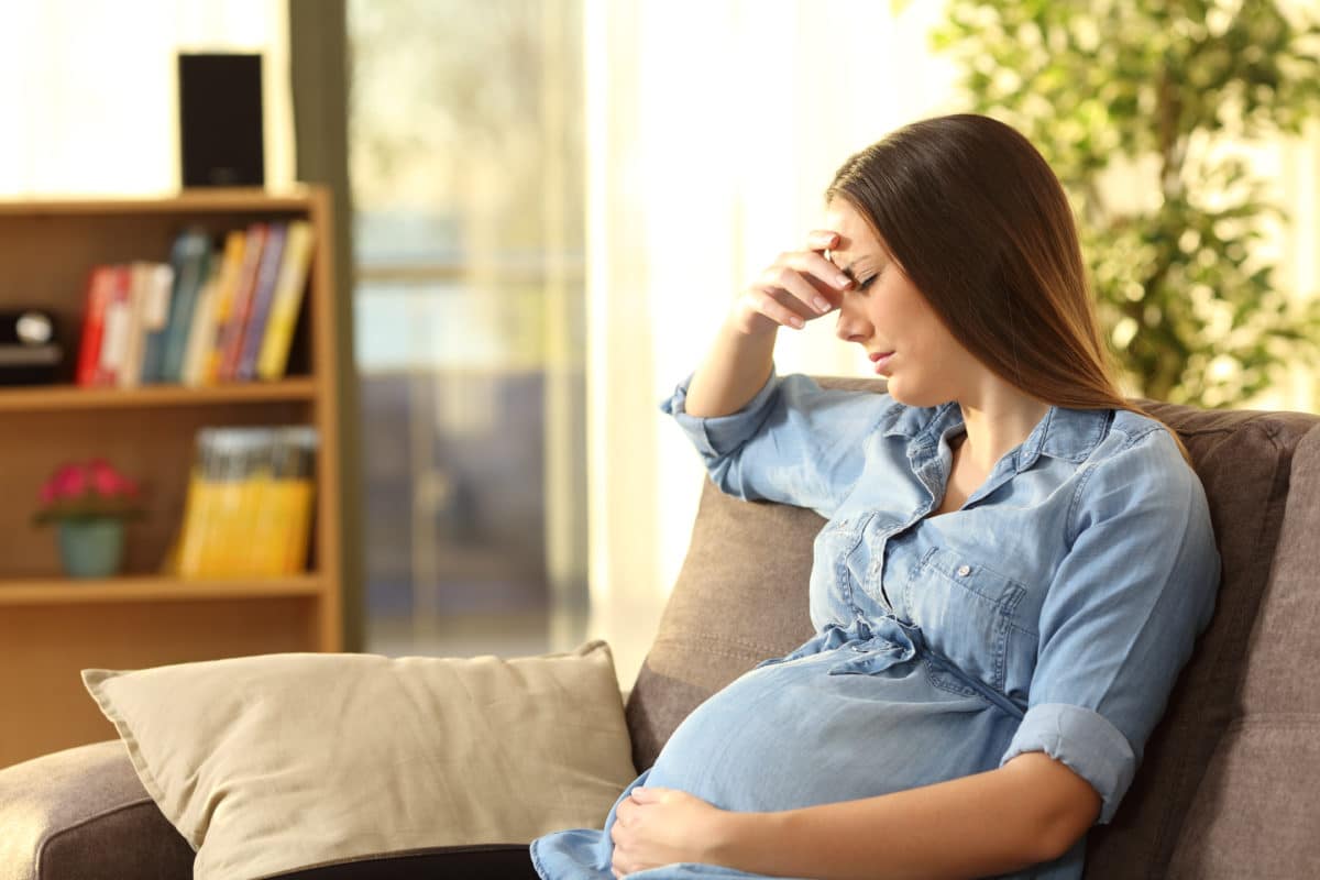 pregnant woman with migraine